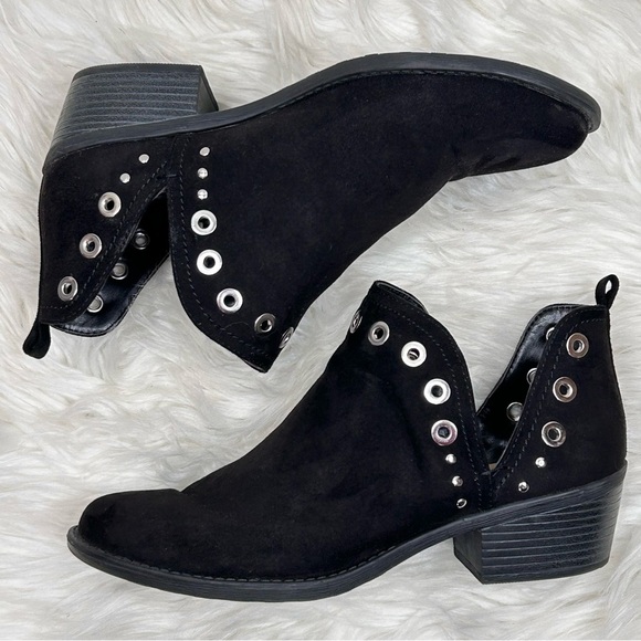 Roebuck & Co Black Vegan Suede Silver Grommet Detail Ankle Boots Booties Size 9 - Picture 9 of 12